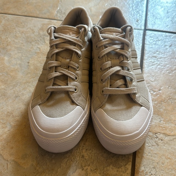 Women's Bravada 2.0 Platform Casual Sneakers - Picture 2 of 5